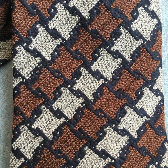 Tallia Woven Italian Silk Geometric Pattern Tie - Picture 2 of 6